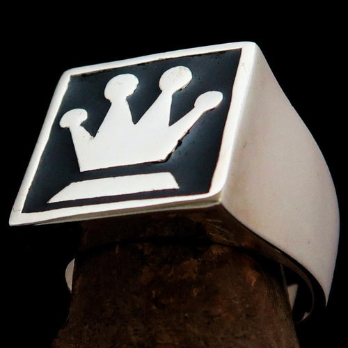 Perfectly crafted Men's Chess Player Ring Queen's Crown Black -