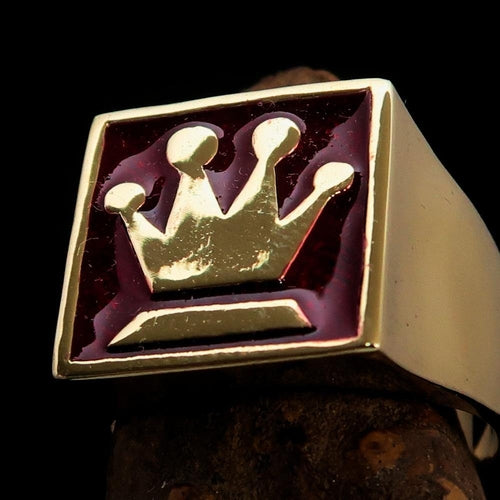 Perfectly crafted Men's Chess Player Ring Queen's Crown Red - Solid