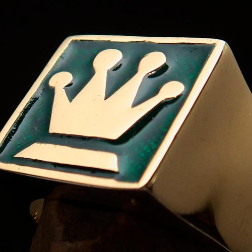 Perfectly crafted Men's Chess Player Ring Queen's Crown Green - Solid