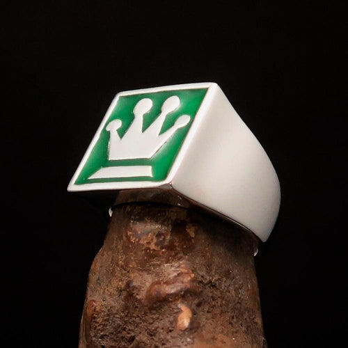 Perfectly crafted Men's Chess Player Ring Queen's Crown green -