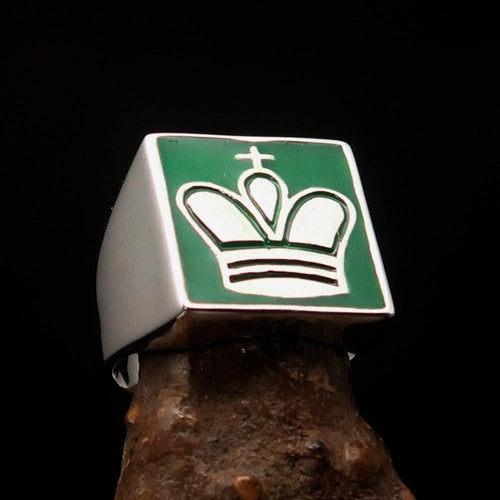 Perfectly crafted Men's Chess Player Ring King's Crown green -